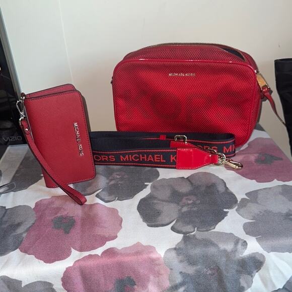 Michael Kors Red Crossbody Bag with Wallet - Picture 6 of 6